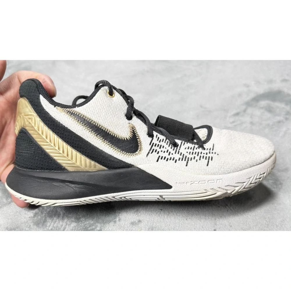 Nike Kyrie Flytrap 2‎ Shoes Mens Size 7.5 White Black Gold Basketball AO4436-170